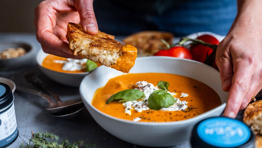 Grilled Cheese Sandwich mit Tomatensuppe