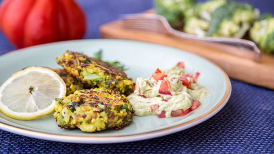 Gemüse-Bratlinge mit Guacamole-Dip