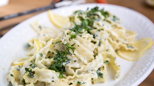 Pappardelle mit Zitronensauce und frischen Kräutern
