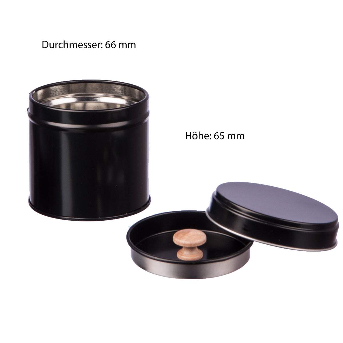Sechs schwarze Gewürzdosen mit Aromadeckel, zwei Streueinsätze und sechs Etiketten sichtbar.