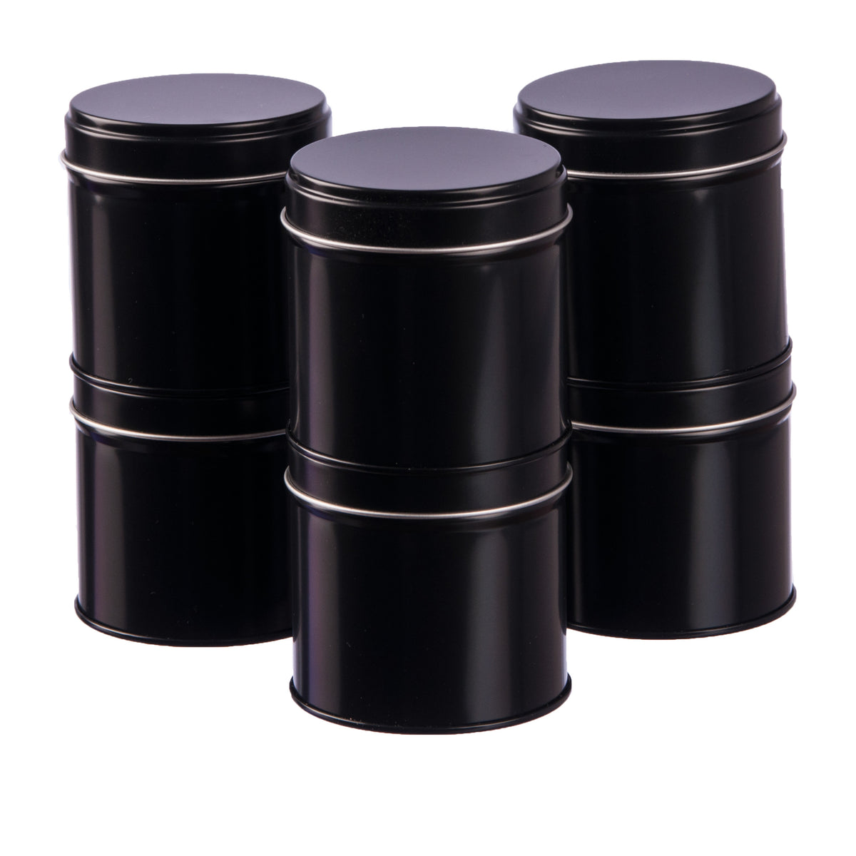 Sechs schwarze Gewürzdosen mit Aromadeckel und Streueinsatz, daneben 6 Etiketten auf weißem Hintergrund.