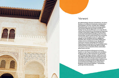 Links: Verzierte Gebäudefassade unter blauem Himmel; rechts: Andalusien - Das Kochbuch mit Farbakzenten.
