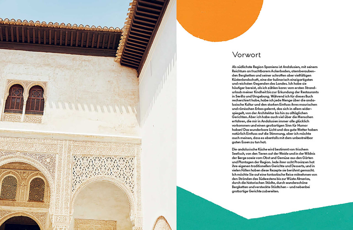 Links: Verzierte Gebäudefassade vor blauem Himmel; rechts: Geschenkset Andalusien Text mit bunten Formen.
