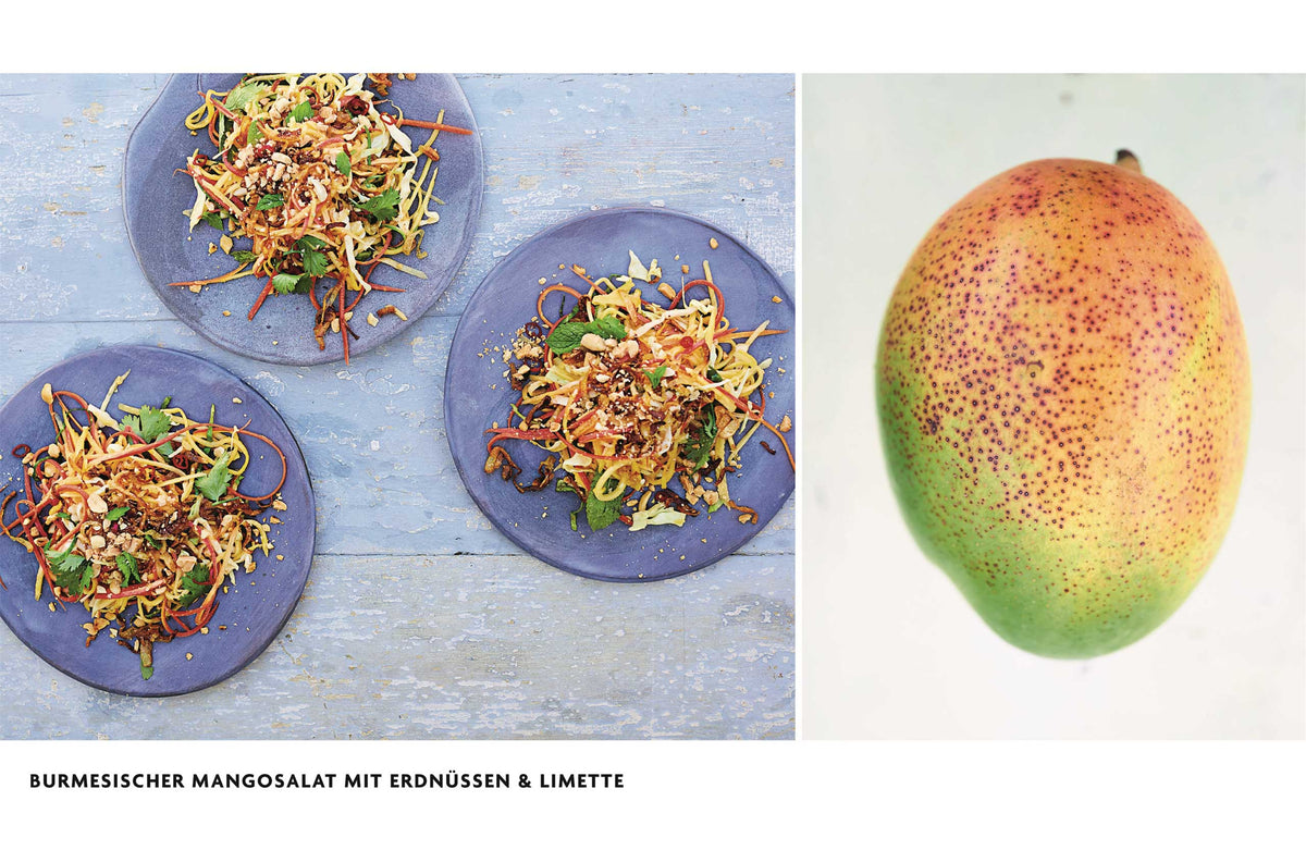 Drei Teller burmesischer Mangosalat mit Erdnüssen aus dem Geschenkset Asien vegetarisch.