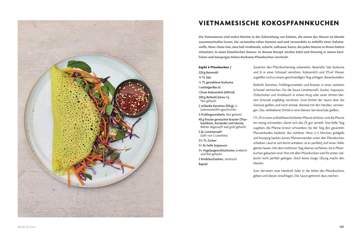 Gelber vietnamesischer Kokospfannkuchen auf einem Teller.