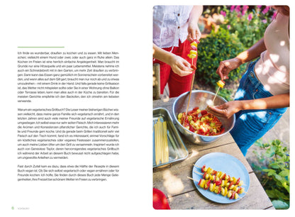 Zwei Personen grillen Gemüse im Freien mit Green BBQ; Produktverpackung sichtbar.