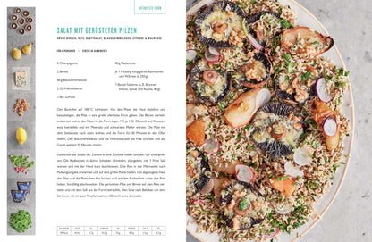 Großer Teller Salat mit Pilzen, Reis, Grünem und Nüssen, daneben Rezeptseite aus ONE von Jamie Oliver.