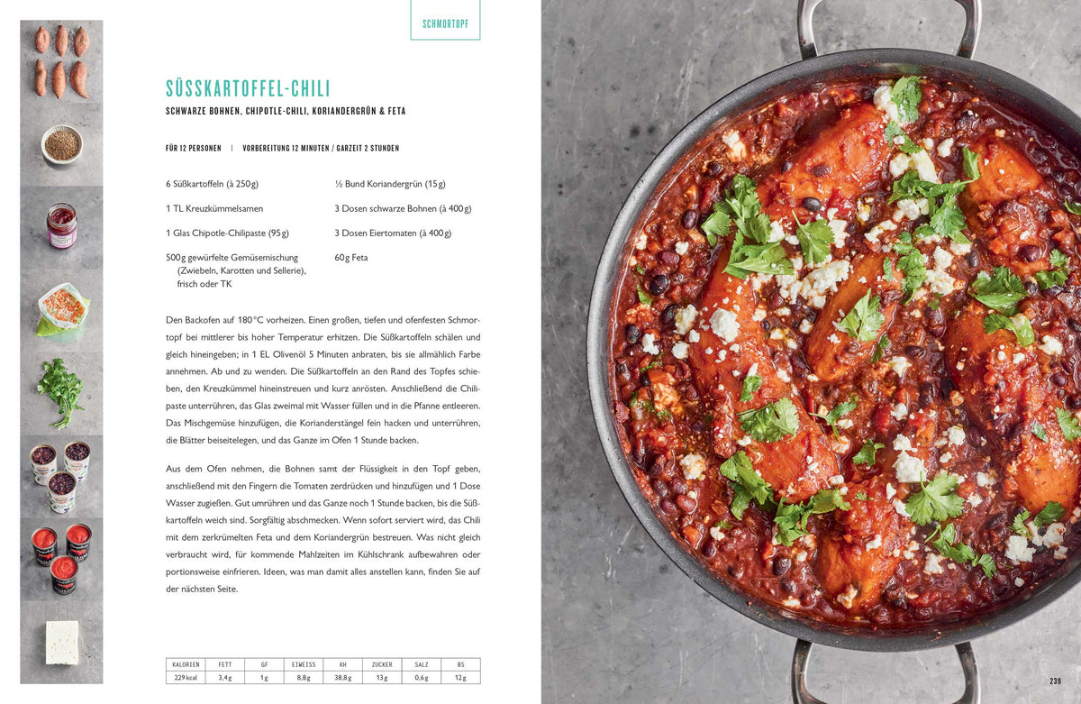 Süßkartoffel-Chili in einer Pfanne, daneben ein Rezept aus ONE von Jamie Oliver Gemüsegerichten.