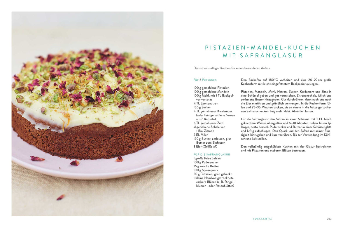 Runder Pistazien-Mandel-Kuchen mit Safranglasur.
