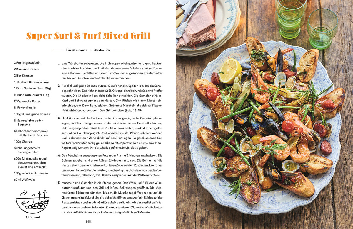 Große Platte mit gegrillten Meeresfrüchten auf einem rustikalen Tisch. Daneben liegt das Buch „Jamie Oliver – BBQ“.