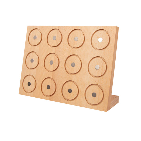 Magnetisches Gewürzregal mit zwölf runden Aussparungen für Aroma-Dosen oder Magnete.