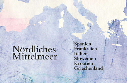 Geschenkset Mediterra vor Aquarellkarte mit Aufschrift Nördliches Mittelmeer und Länder Europas.