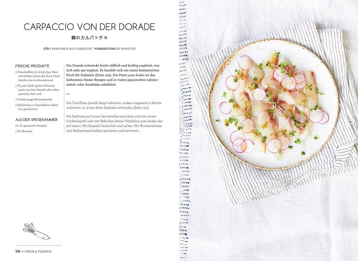 Carpaccio mit Radieschen und Kräutern auf weißem Teller, daneben Authentisch Japanisch auf weißem Tuch.