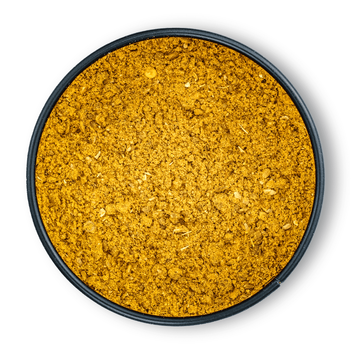 Runde schwarze Schale mit gelbem, gemahlenem Bio Ayurveda Dosha Kapha Pulver auf weißem Hintergrund.