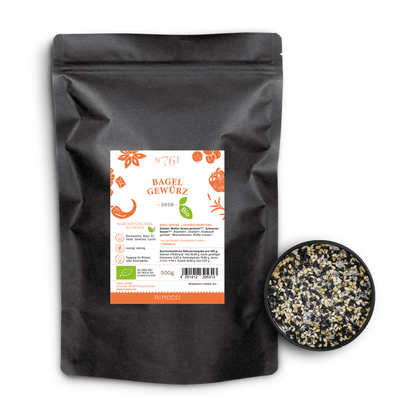 Bio Bagel Gewürz in schwarzem, wiederverschließbarem Beutel mit kleiner Schale der Gewürzmischung.