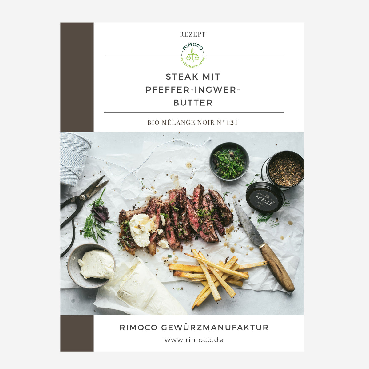 Aufgeschnittenes Steak mit Kräutern, Butter und BBQ Probier-Set auf Brett, deutscher Text oben und unten.