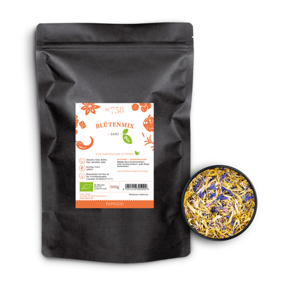 Schüssel mit bunten, essbaren Blüten neben einer schwarzen Packung Bio Blütenmix.