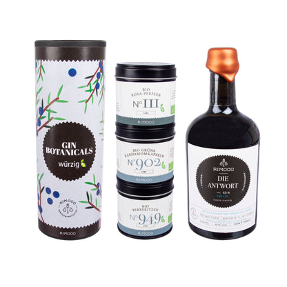 Die Antwort Gin-Flasche mit sichtbaren ganzen und groben Botanicals im Geschenkset.