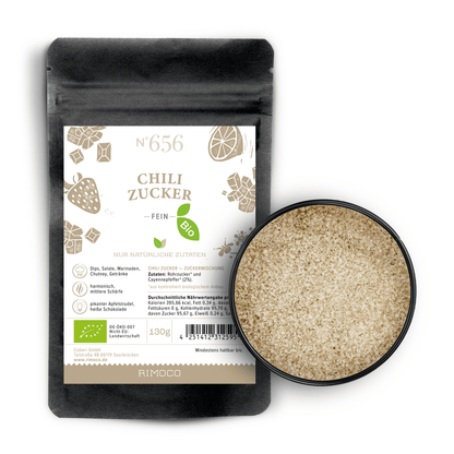 Eine Schale und eine Packung Bio Chili Zucker mit beigem, grobkörnigem Zucker.