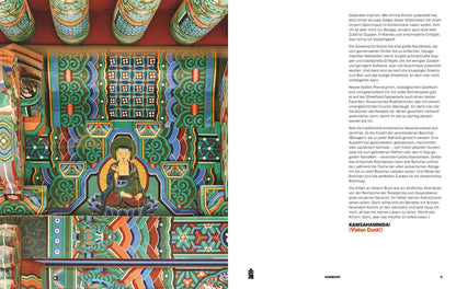 Farbenfroher buddhistischer Tempel mit verzierten Mustern, einer Buddha-Statue und dem Buch „Cook Korea“.