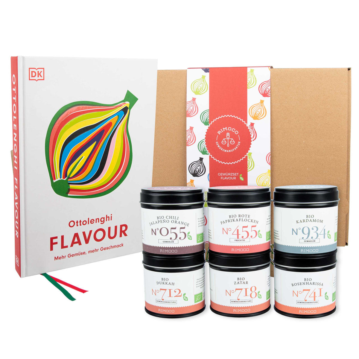 Kochbuch, zwei Bio Chili Jalapeño Gewürzgläser und Geschenkset Ottolenghi Flavour vor weißem Hintergrund.