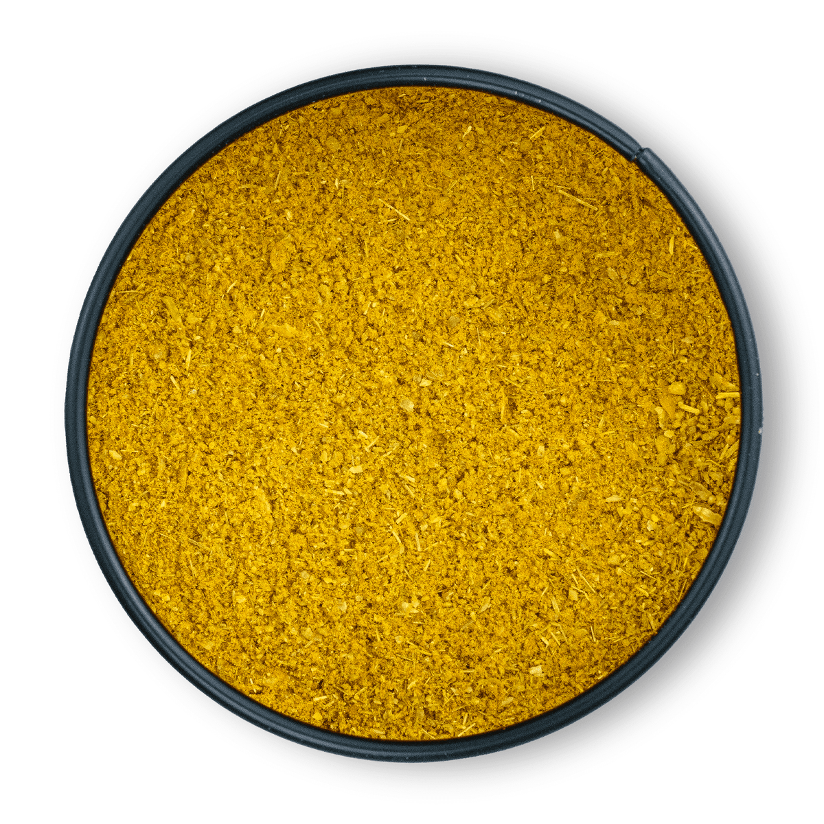 Runde schwarze Schale mit gelbem, gemahlenem Curry-Pulver aus der Vogelperspektive auf Weiß.