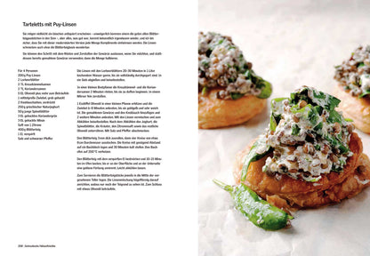 Nahaufnahme von herzhaften Tartes mit cremigem Linsensalat.