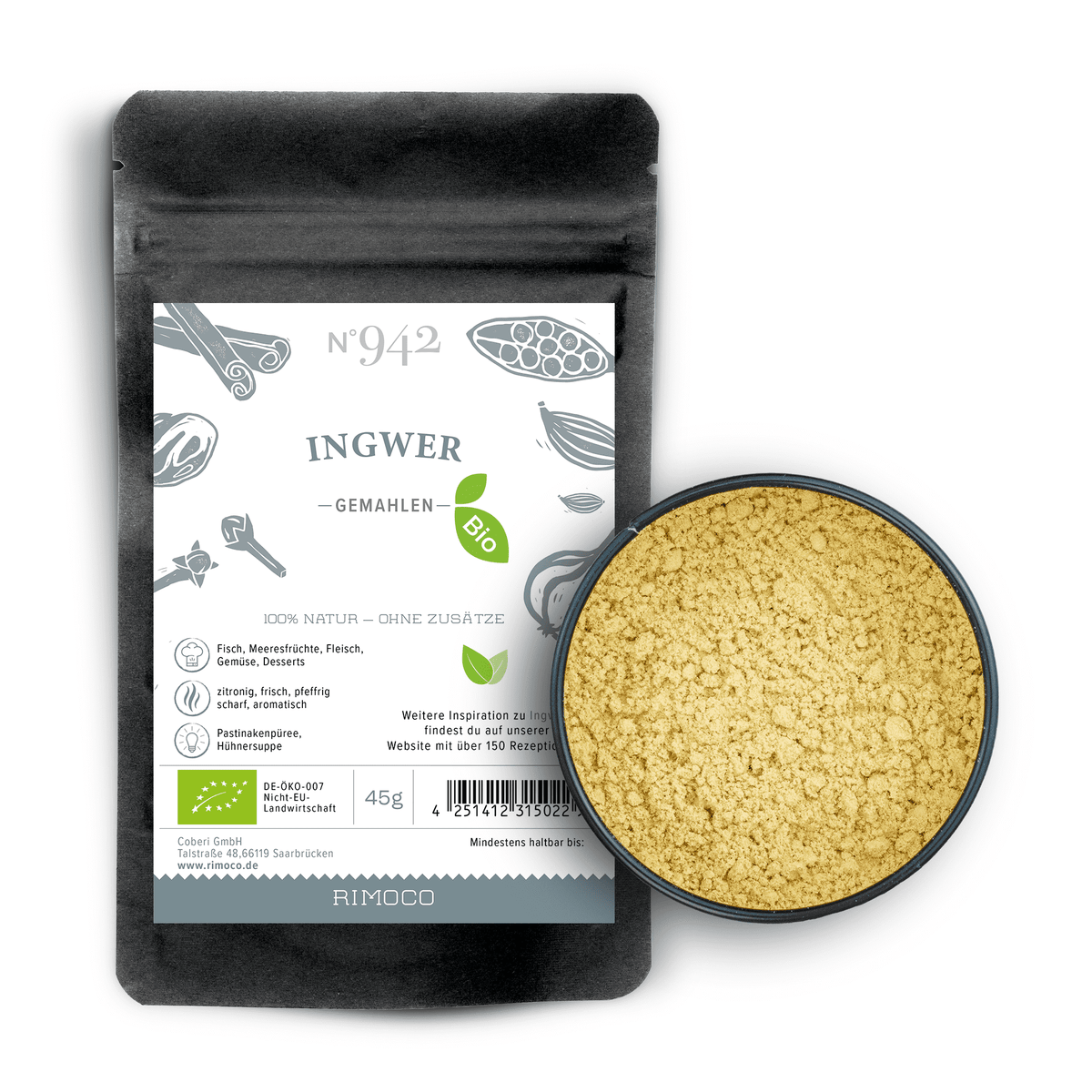 Bio Ingwer Packung und eine kleine Schale mit gemahlenem Gewürz auf weißem Hintergrund.