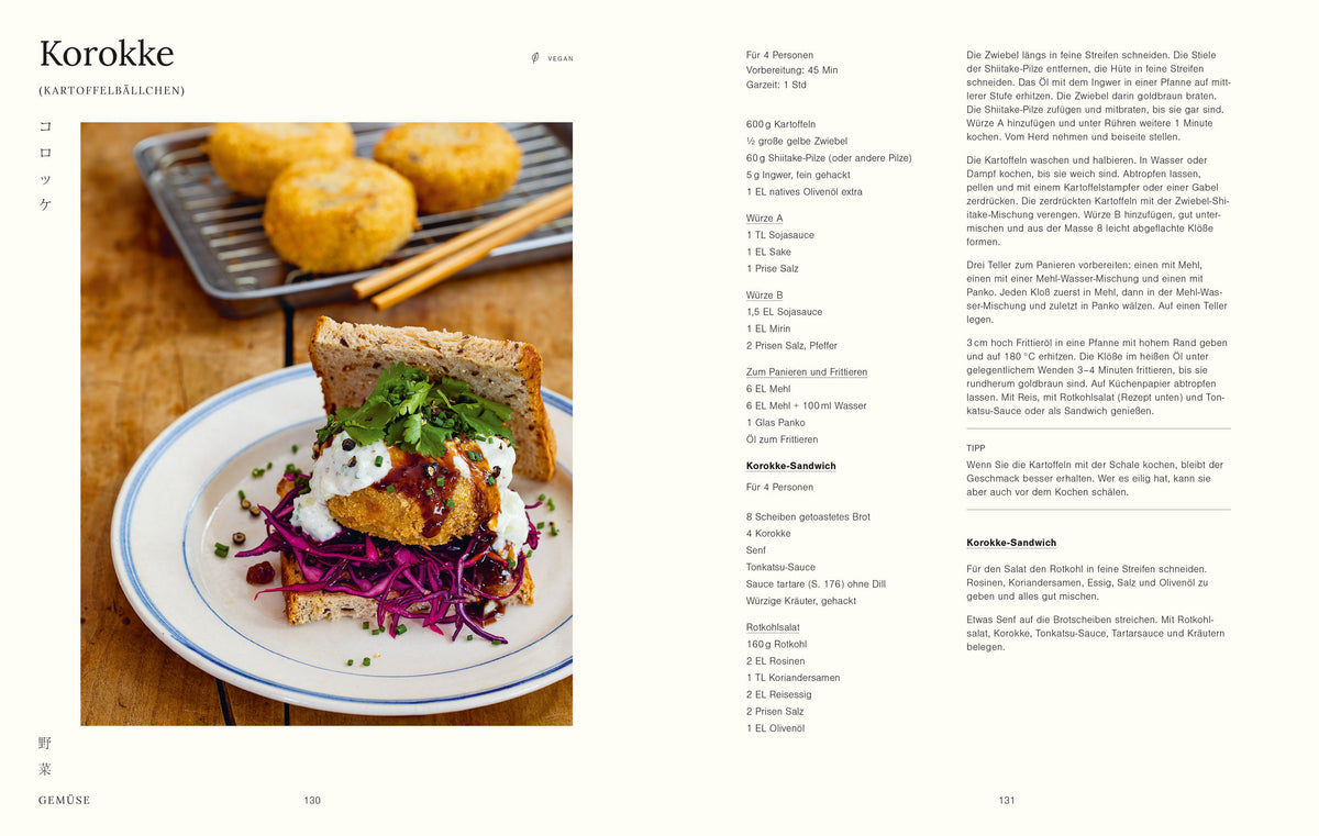 Korokke auf Rotkohl mit Sauce, angerichtet auf einem Teller.