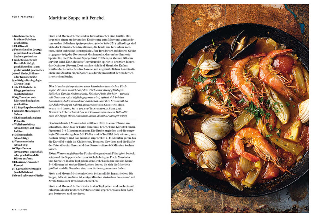 Meeresfrüchte-Eintopf mit Garnelen, Muscheln und Clams neben Geschenkset Ottolenghi Jerusalem.