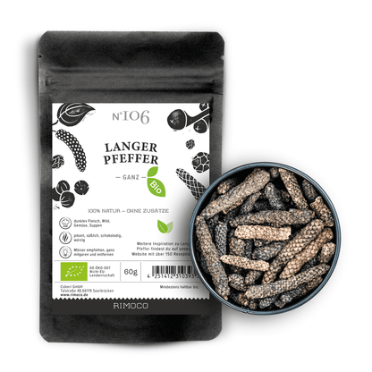 Schwarze Packung Bio Langer Pfeffer neben einer Schale mit grobem Pfeffer.