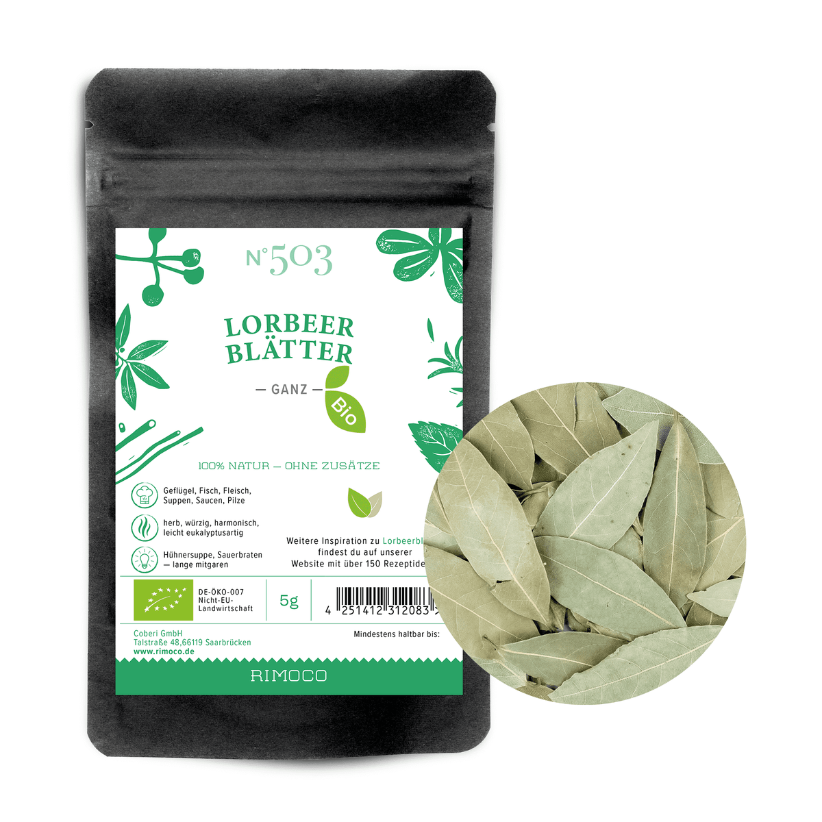 Schwarze Packung Bio Lorbeerblätter mit grün-weißem Etikett, daneben getrocknete Lorbeerblätter.