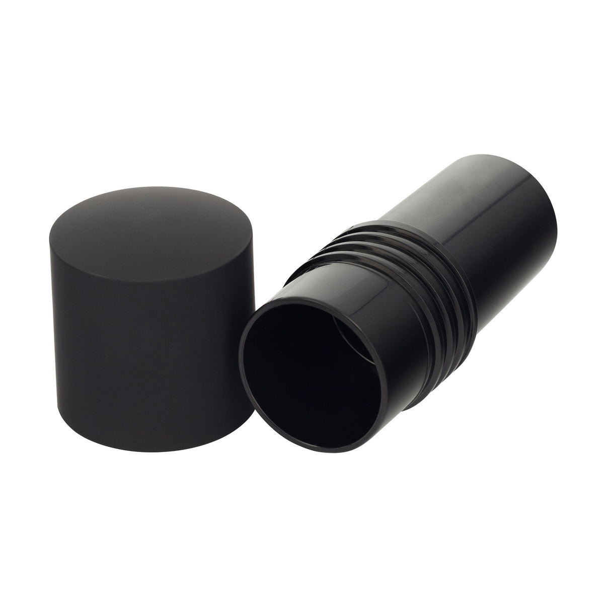 Schwarze zylindrische Microplane Muskatmühle 2 in 1 mit abgenommenem Deckel auf weißem Hintergrund.