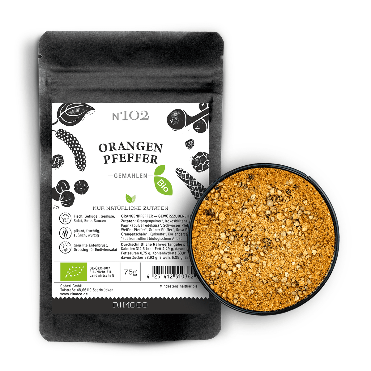 Schwarzer Beutel mit Aufschrift Bio Orangenpfeffer neben einer Schale mit buntem Gewürzpulver.
