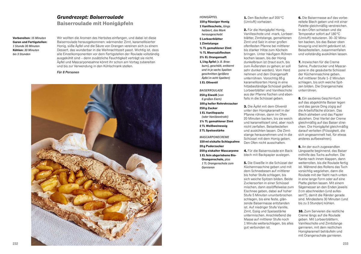 Eine Person rollt ein gebackenes Baiser-Dessert mit karamellisierten Äpfeln.