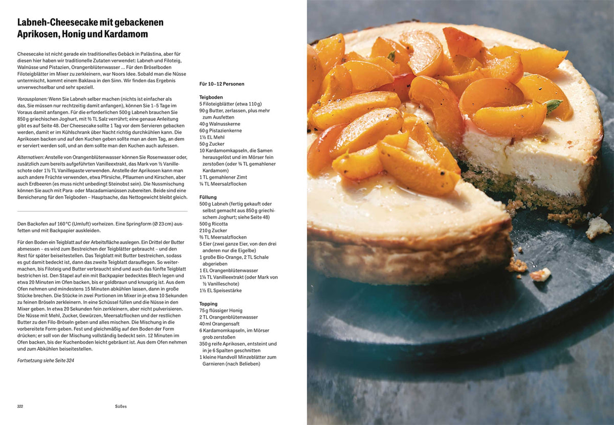 Käsekuchen mit gebackenen Aprikosen als Belag.