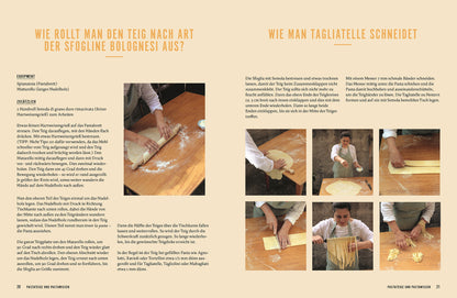 Pasta wird in mehreren Schritten mit einem Messer geschnitten, Hände und Teig sind sichtbar.