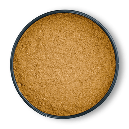 Runde schwarze Dose mit fein gemahlenem Bio Pumpkin Spice, von oben gesehen.