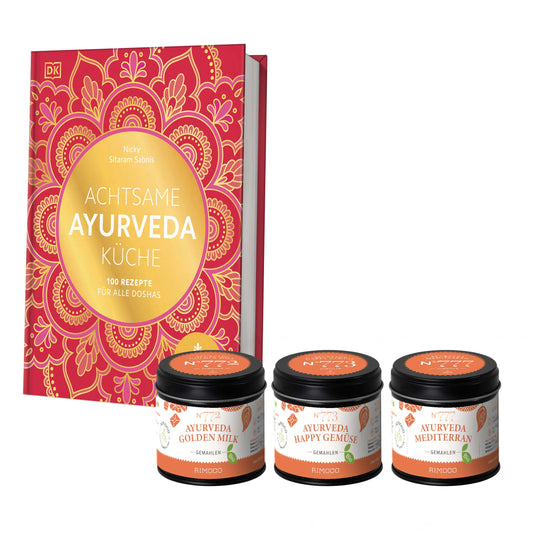 Drei Gläser mit Bio-Gewürzmischungen aus dem Set Achtsame Ayurveda Küche nebeneinander.