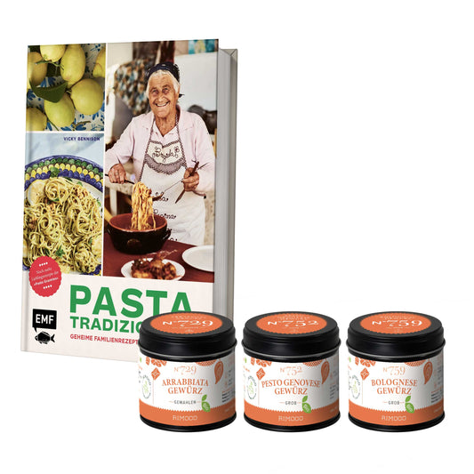 Geschenkset Pasta Tradizionale mit Gläsern Gewürze und Pesto auf weißem Hintergrund zu sehen.