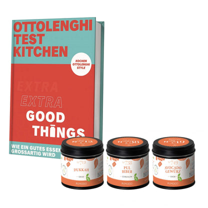 Geschenkset Ottolenghi Test Kitchen mit Bio Dukkah, Pul Biber und Avocadogläsern nebeneinander.