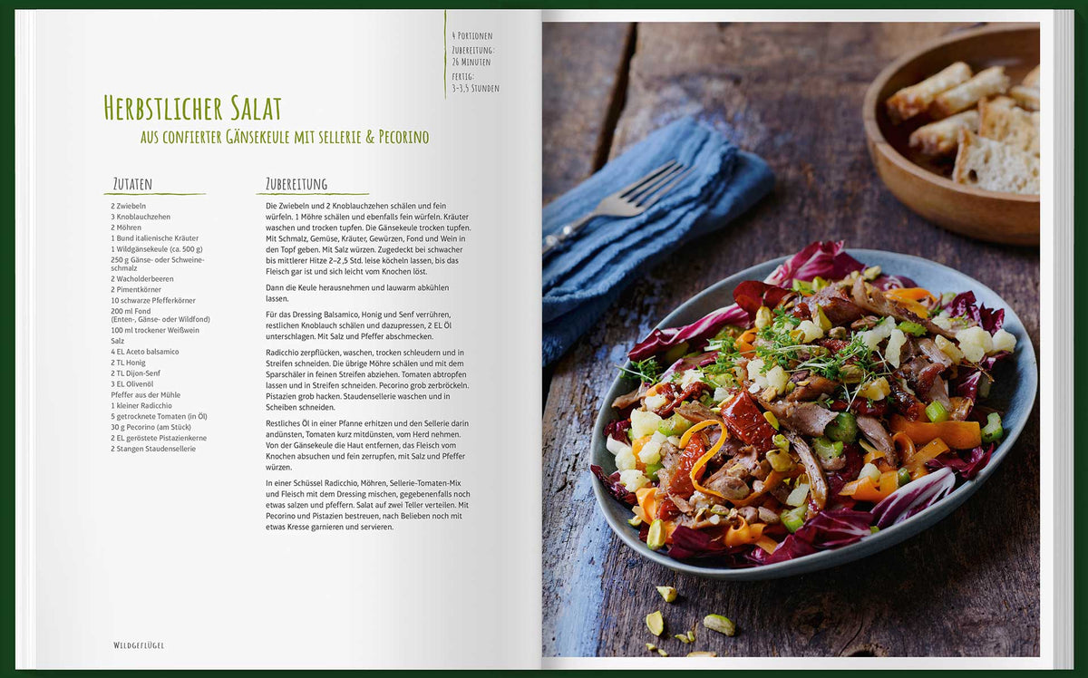 Bunter Herbstsalat mit Geschenkset Einfach mal Wild, dazu Brot und eine Gabel auf einer Serviette.