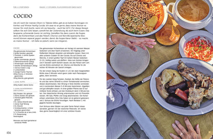 Cocido, Brot, Salat und das Buch Die spanische Landküche von oben auf einen Tisch.