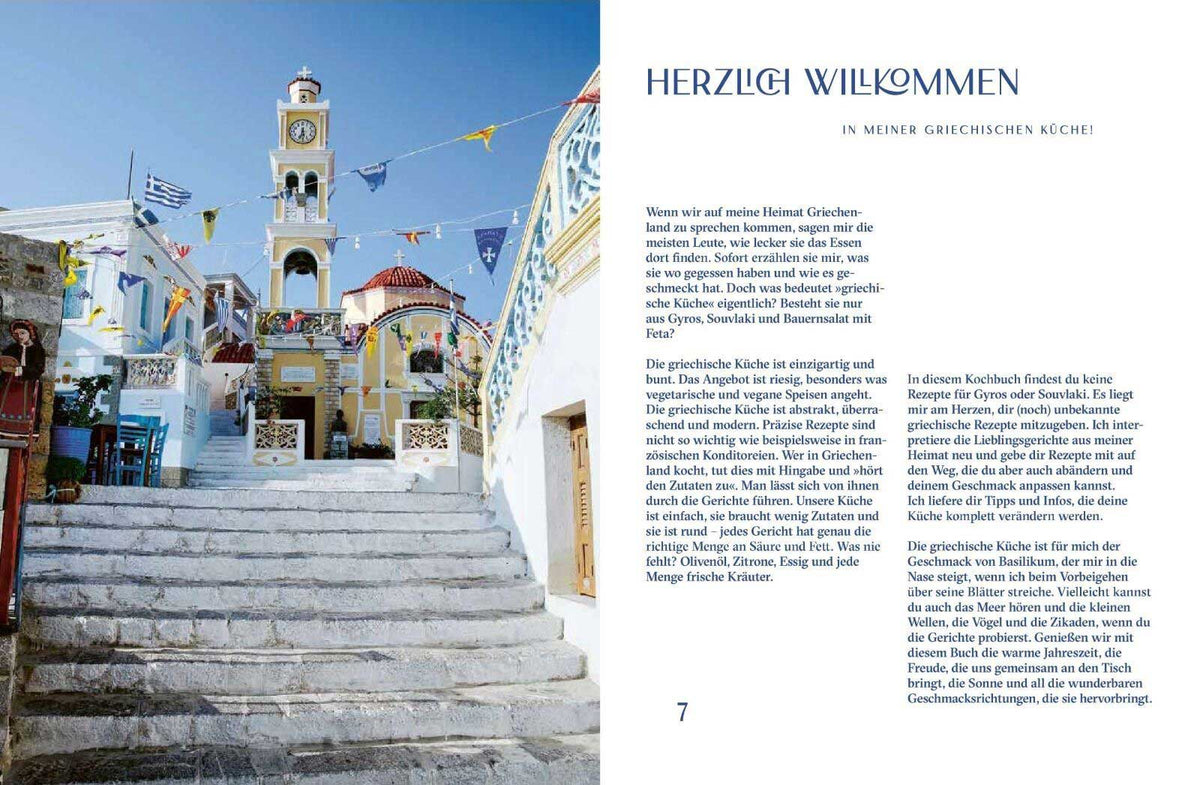 Eine weiße Steintreppe führt zu einer griechischen Kirche.
