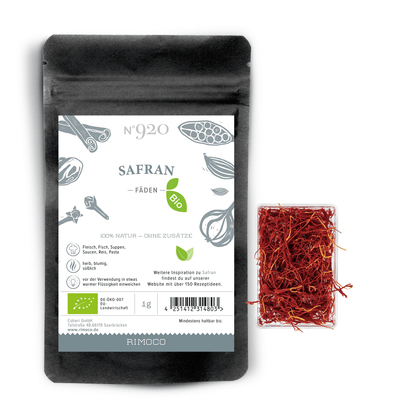 Schwarzer Beutel mit Aufschrift Bio Safran, daneben ein kleines Gefäß mit Safranfäden.