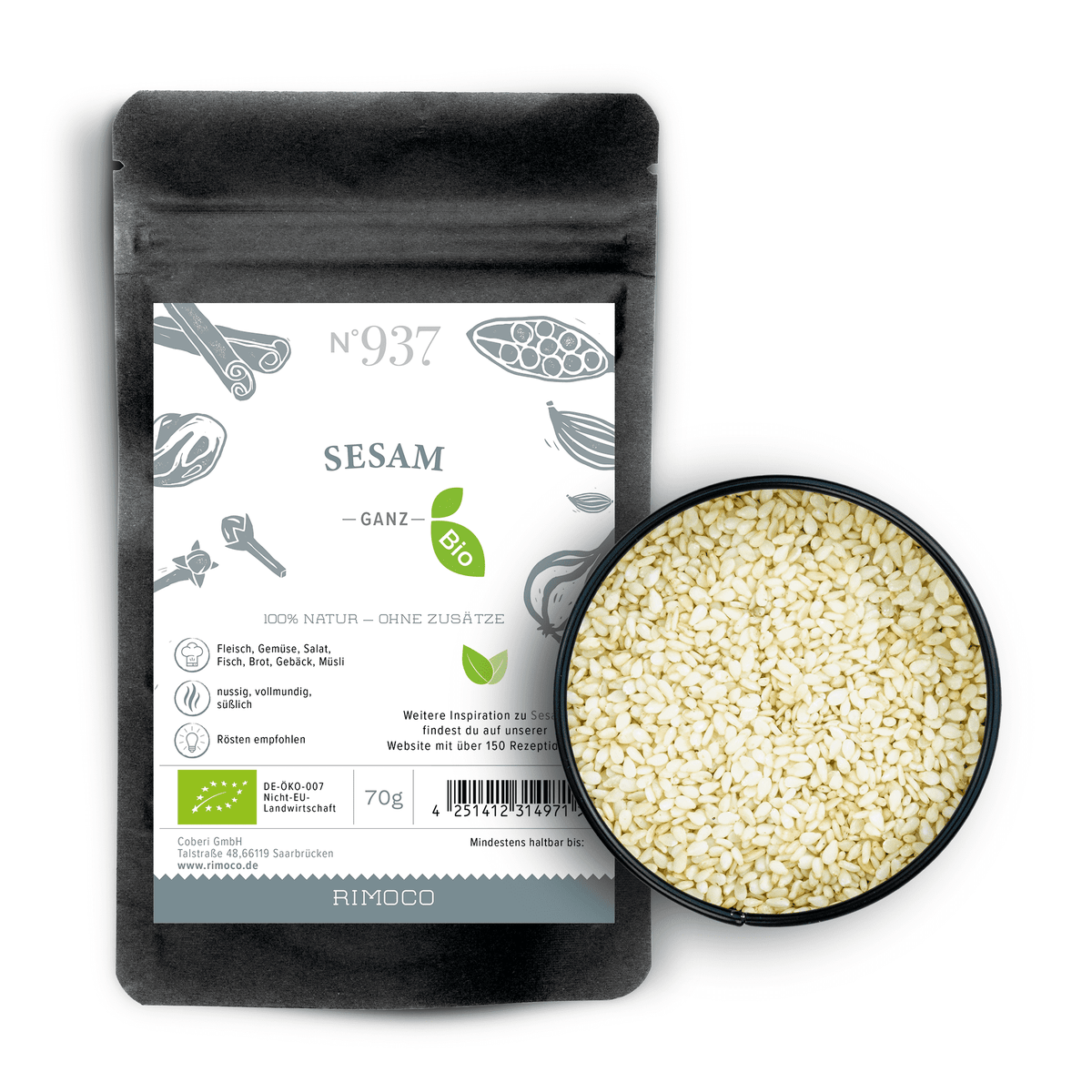 Ein schwarzer Nachfüllpack mit der Aufschrift Bio Sesam neben einer kleinen Schale mit Bio Sesamsamen