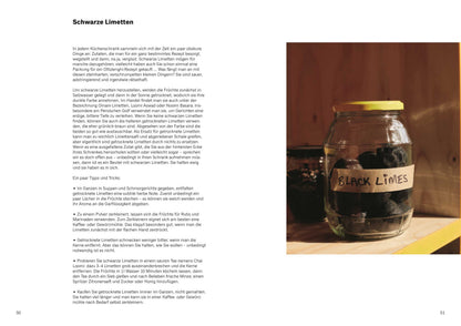 Ein Glas mit dem Etikett Geschenkset Ottolenghi Test Kitchen: Shelf Love steht auf einem Holzregal.