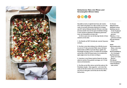 Auflaufform mit gebackenem Reis, Minze, Granatapfel und Feta aus Ottolenghi Simple - Das Kochbuch.