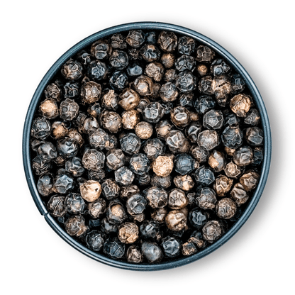 Runde schwarze Dose mit Bio Tellicherry Pfeffer, ganze Pfefferkörner von oben sichtbar.