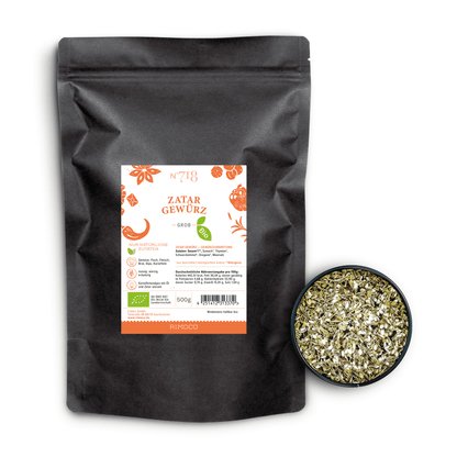 Bio Zatar Gewürz im schwarzen Beutel neben einer Schale mit Ottolenghi Zaatar Gewürzmischung.